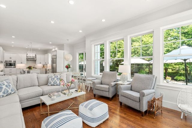 33 Hickory Rd, Wellesley, MA 02482
