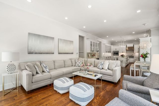 33 Hickory Rd, Wellesley, MA 02482