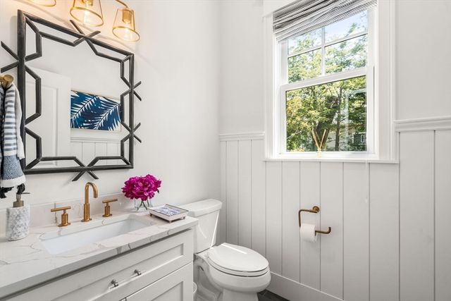 33 Hickory Rd, Wellesley, MA 02482