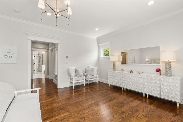 33 Hickory Rd, Wellesley, MA 02482