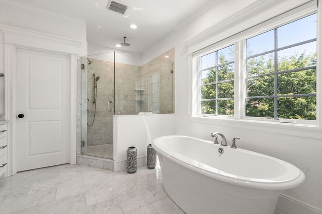 33 Hickory Rd, Wellesley, MA 02482