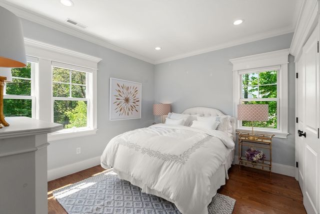 33 Hickory Rd, Wellesley, MA 02482