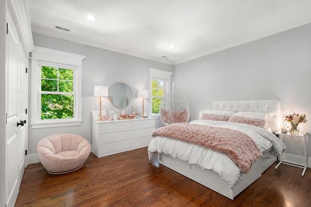 33 Hickory Rd, Wellesley, MA 02482