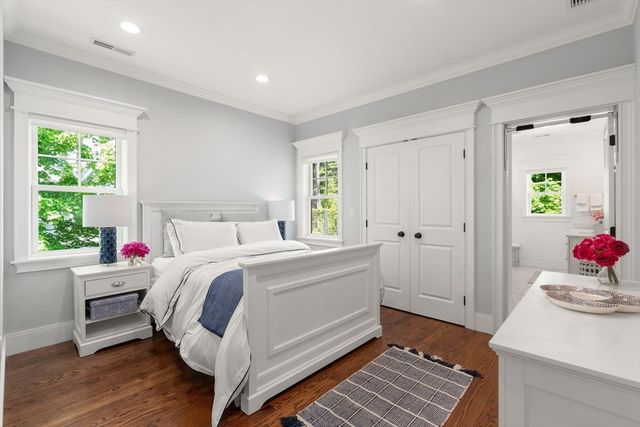 33 Hickory Rd, Wellesley, MA 02482