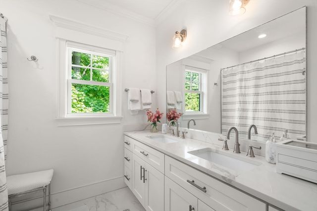 33 Hickory Rd, Wellesley, MA 02482