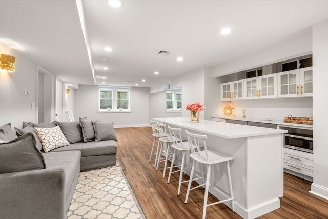33 Hickory Rd, Wellesley, MA 02482