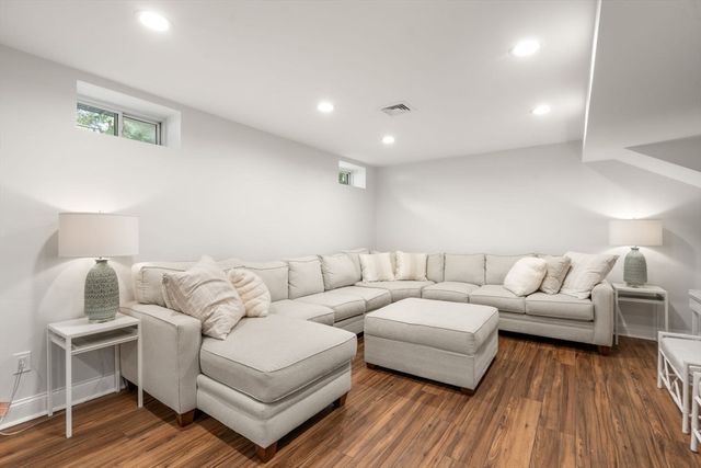 33 Hickory Rd, Wellesley, MA 02482