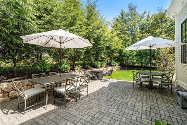 33 Hickory Rd, Wellesley, MA 02482