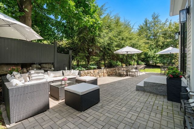 33 Hickory Rd, Wellesley, MA 02482