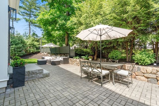 33 Hickory Rd, Wellesley, MA 02482