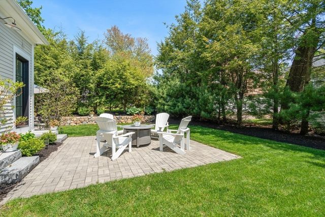 33 Hickory Rd, Wellesley, MA 02482