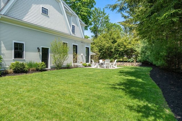 33 Hickory Rd, Wellesley, MA 02482