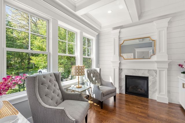 33 Hickory Rd, Wellesley, MA 02482