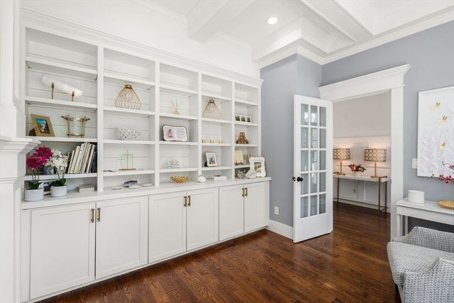 33 Hickory Rd, Wellesley, MA 02482