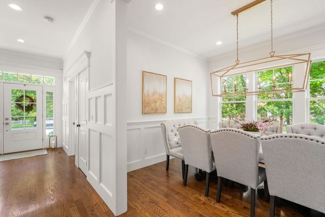 33 Hickory Rd, Wellesley, MA 02482