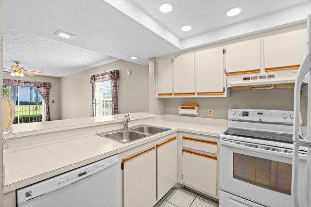 806 SE Central Parkway 6, Stuart, FL 34994