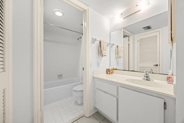 806 SE Central Parkway 6, Stuart, FL 34994