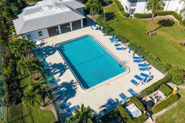 806 SE Central Parkway 6, Stuart, FL 34994