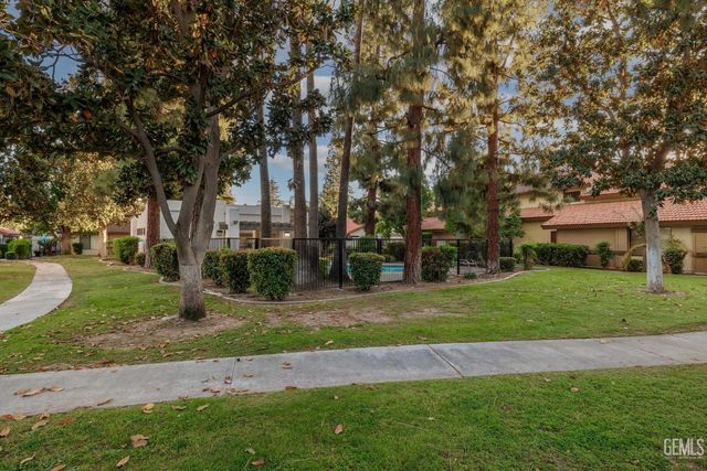 6901 Courtside Circle 19, Bakersfield, CA 93309