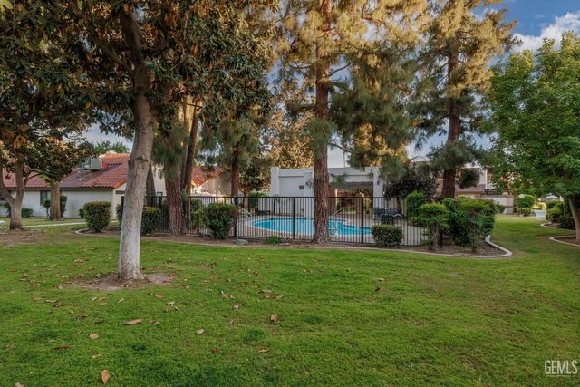 6901 Courtside Circle 19, Bakersfield, CA 93309