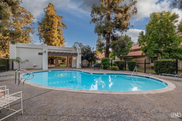 6901 Courtside Circle 19, Bakersfield, CA 93309