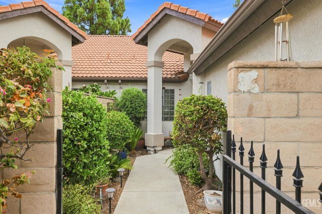 6901 Courtside Circle 19, Bakersfield, CA 93309