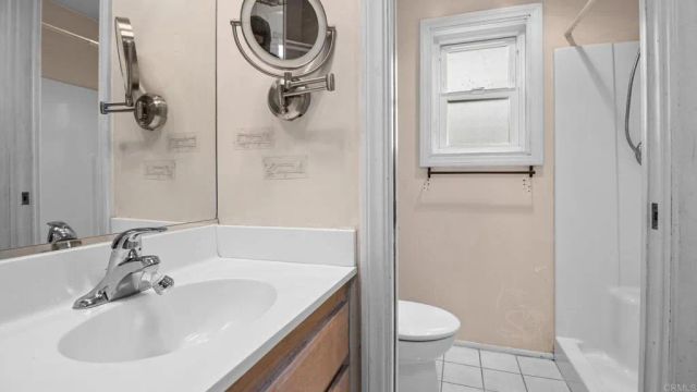 402 Santa Barbara Street, Oceanside, CA 92058
