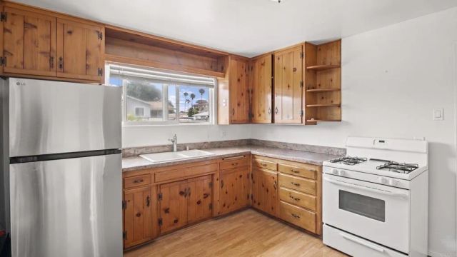 402 Santa Barbara Street, Oceanside, CA 92058