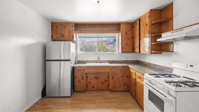 402 Santa Barbara Street, Oceanside, CA 92058
