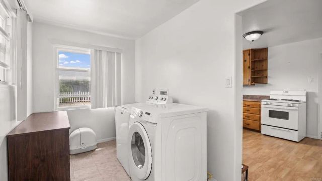 402 Santa Barbara Street, Oceanside, CA 92058