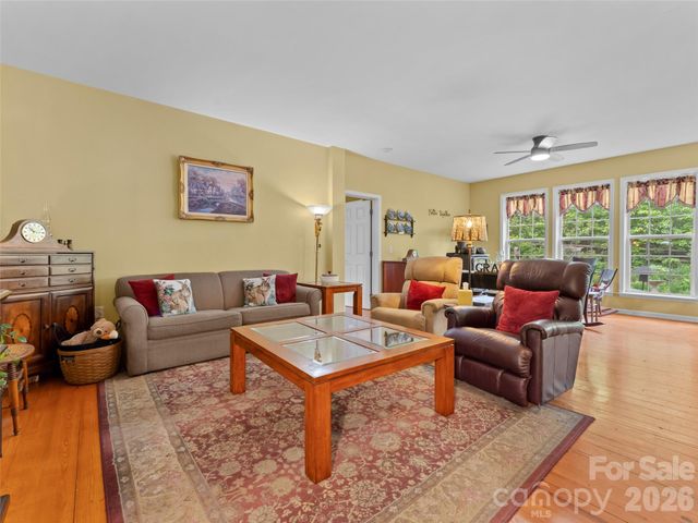 103 Old Southside Road, Saluda, NC 28773