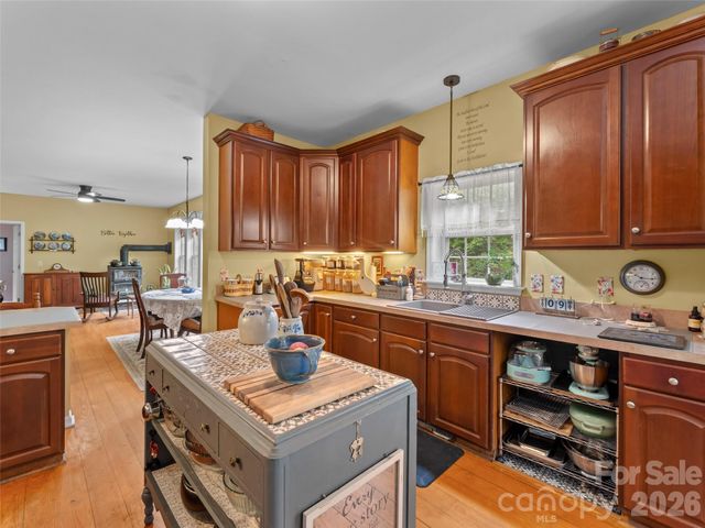103 Old Southside Road, Saluda, NC 28773