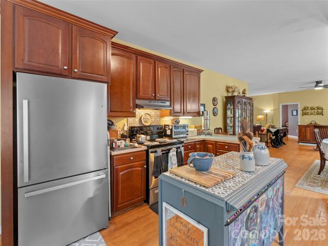 103 Old Southside Road, Saluda, NC 28773