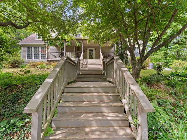 103 Old Southside Road, Saluda, NC 28773