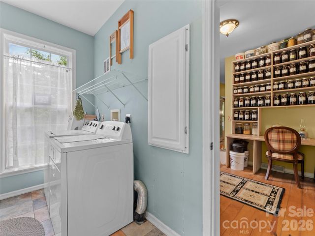 103 Old Southside Road, Saluda, NC 28773