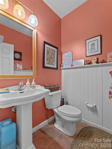 103 Old Southside Road, Saluda, NC 28773