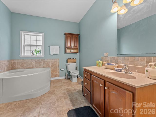 103 Old Southside Road, Saluda, NC 28773