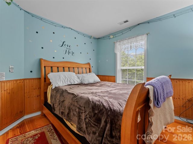 103 Old Southside Road, Saluda, NC 28773
