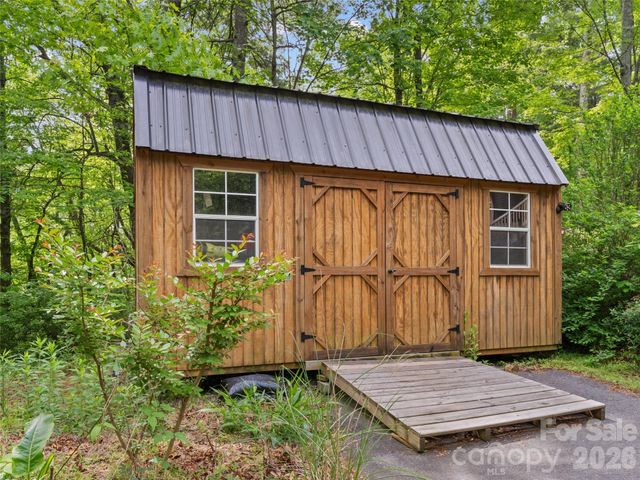 103 Old Southside Road, Saluda, NC 28773