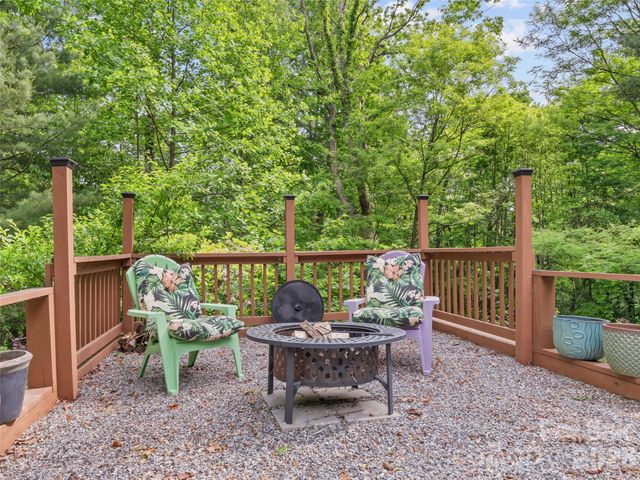 103 Old Southside Road, Saluda, NC 28773
