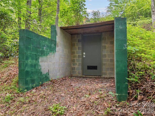 103 Old Southside Road, Saluda, NC 28773