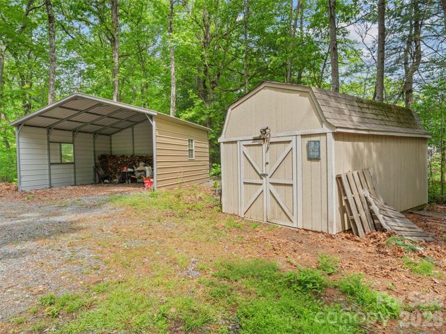 103 Old Southside Road, Saluda, NC 28773