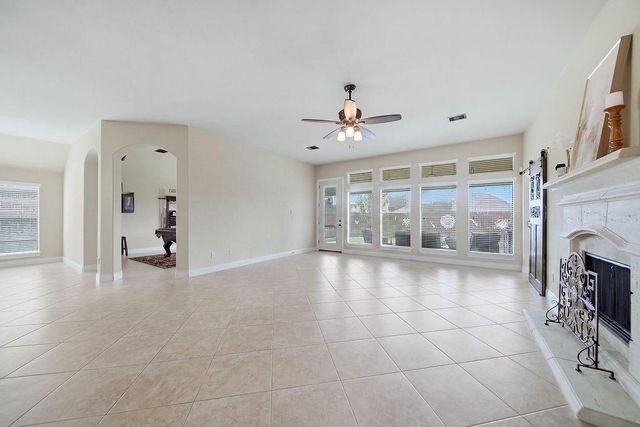 527 Jordan Creek Court, League City, TX 77573