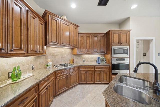 527 Jordan Creek Court, League City, TX 77573