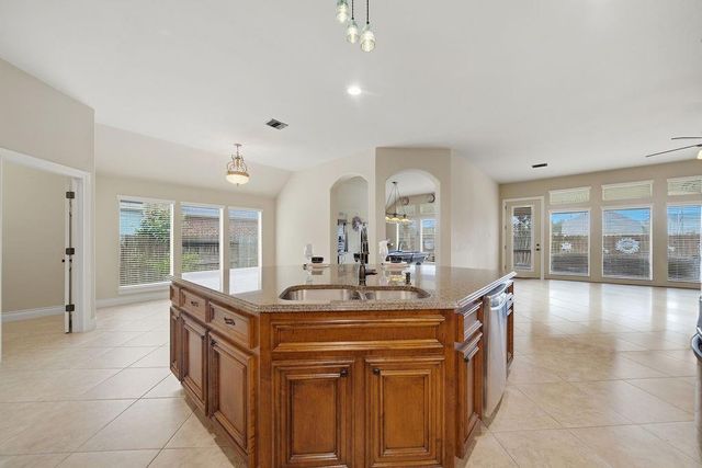 527 Jordan Creek Court, League City, TX 77573