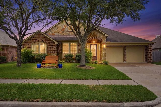 527 Jordan Creek Court, League City, TX 77573