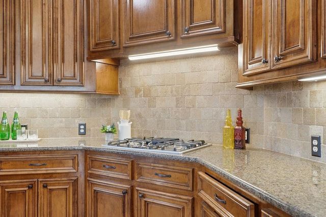 527 Jordan Creek Court, League City, TX 77573