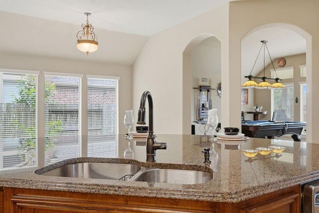 527 Jordan Creek Court, League City, TX 77573