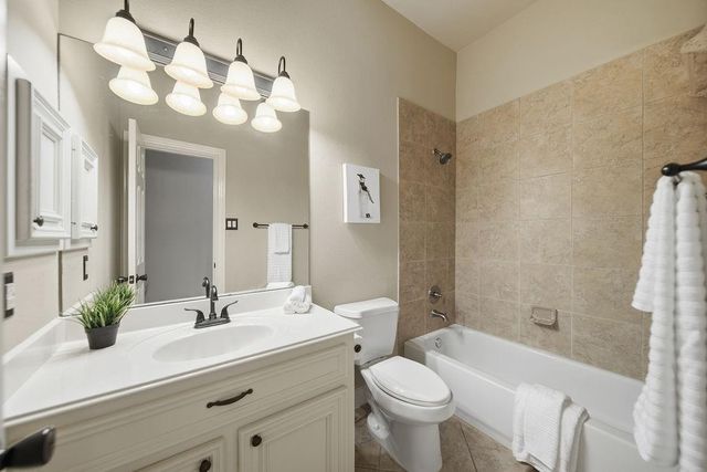 527 Jordan Creek Court, League City, TX 77573