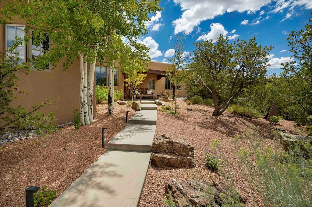 113 Cantera Circle, Santa Fe, NM 87501